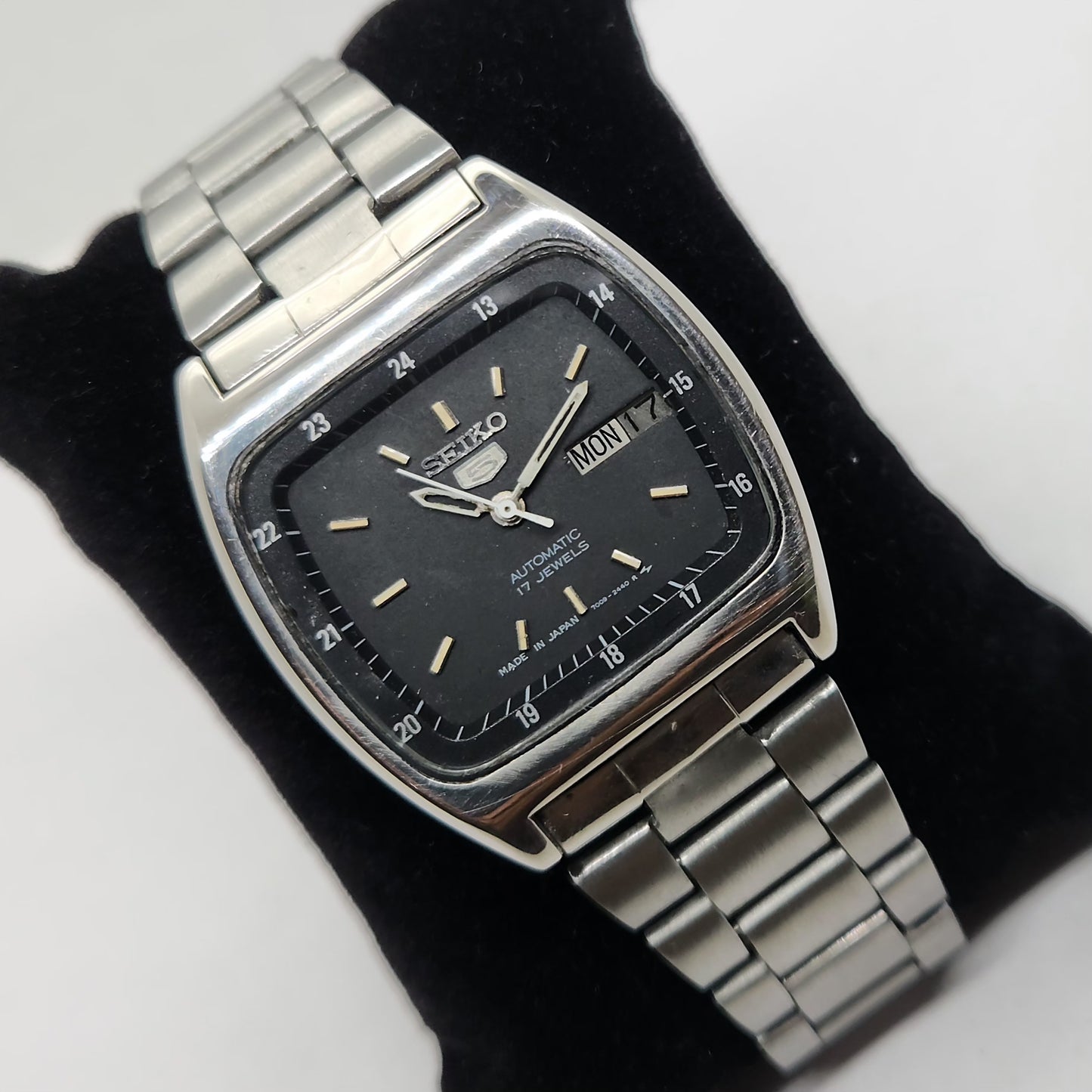 Vintage 1980 Original Seiko 5 Automatic 7019-6081 Black face 17 Jewels Day-Date Japanese Men's Wrist Watch OG136