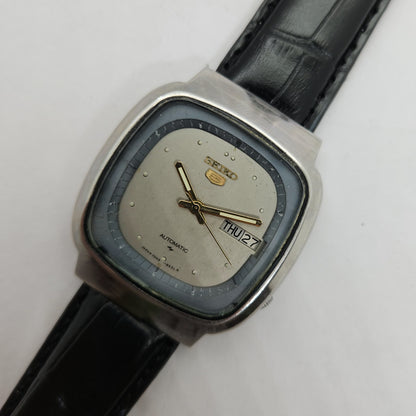 Vintage 1980 Original Seiko 5 Automatic 7009-511A Grey face 17 Jewels Day-Date Japanese Men's Wrist Watch OG142