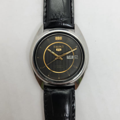 Vintage 1980 Original Seiko 5 Automatic 7009-3040 Black face 17 Jewels Day-Date Japanese Men's Wrist Watch OG144