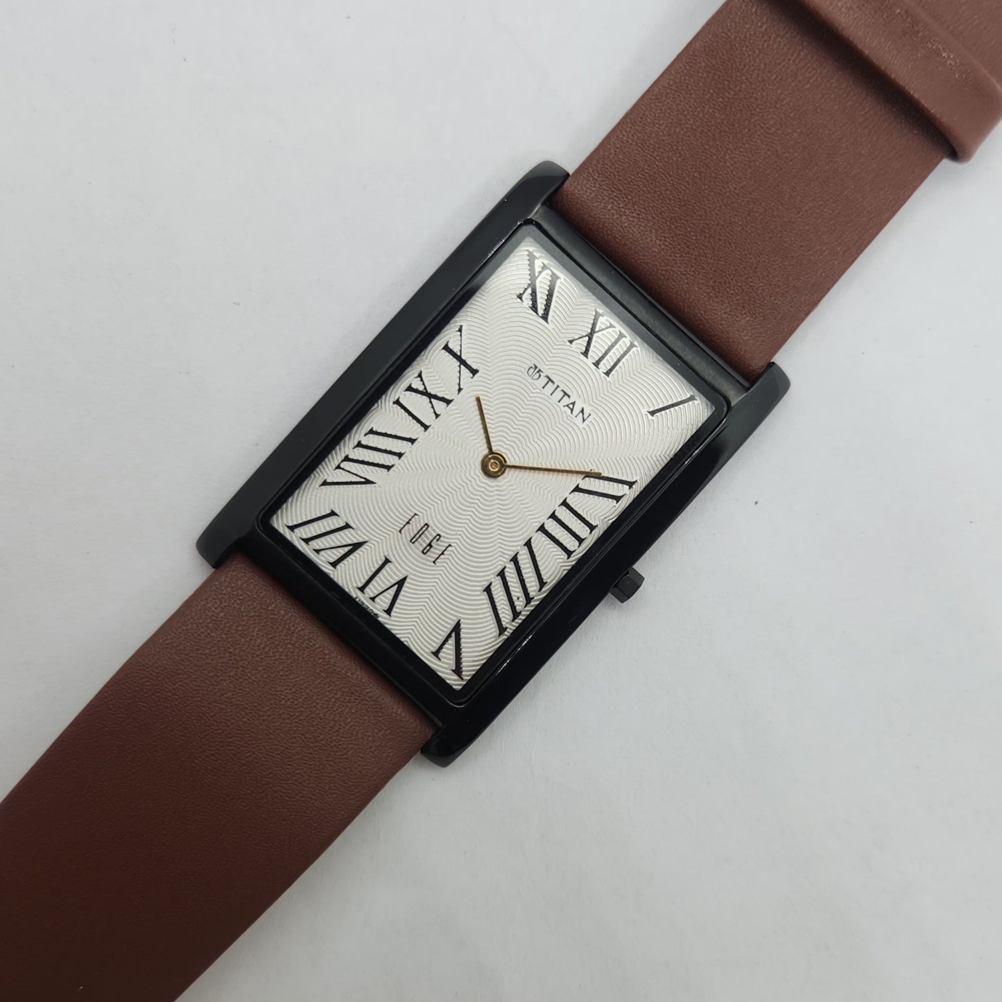 Original TITAN EDGE 1514YAA Rectangular White Face 28MM Case Men's Watch OG147