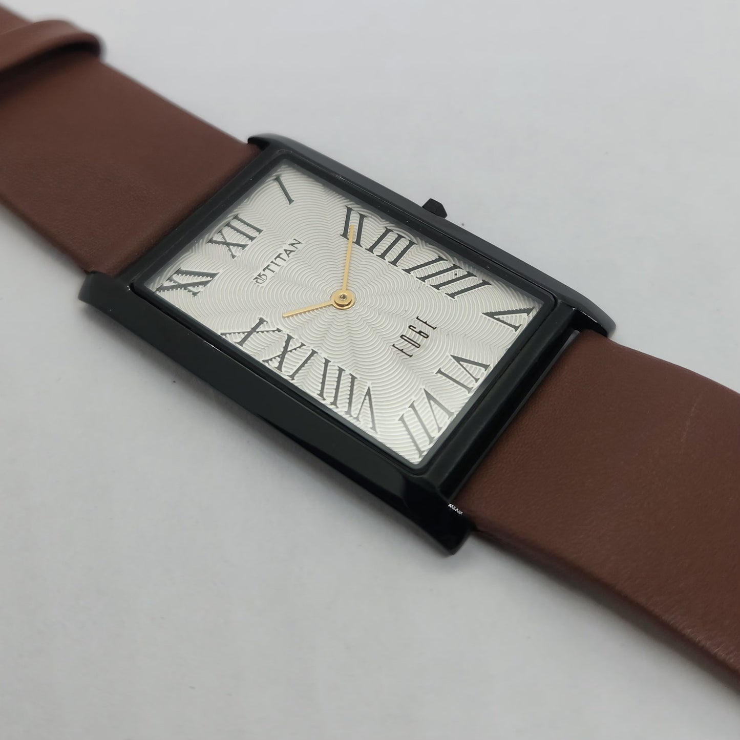 Original TITAN EDGE 1514YAA Rectangular White Face 28MM Case Men's Watch OG147