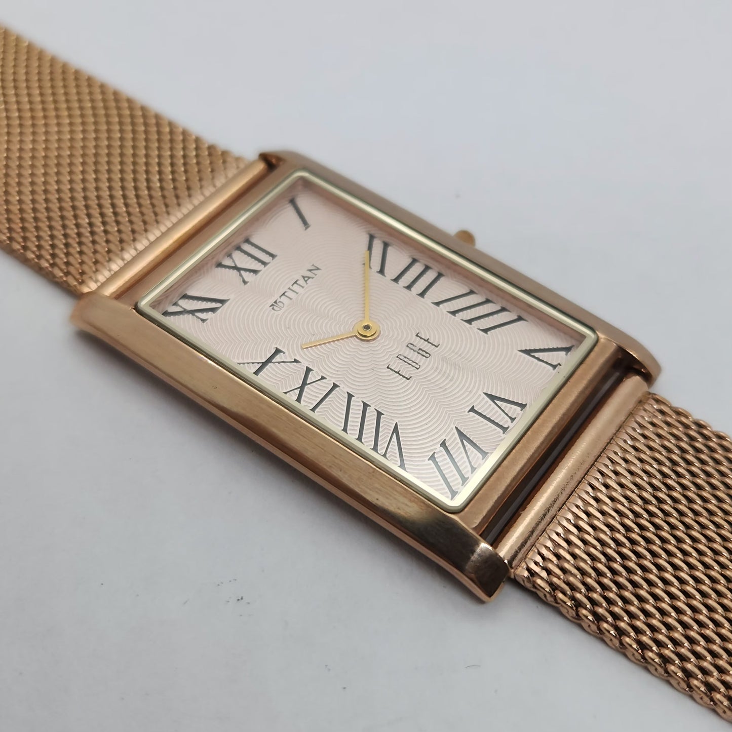 Original TITAN EDGE 1514YAA Peach Face 29MM Case Men's Wrist Watch OG158