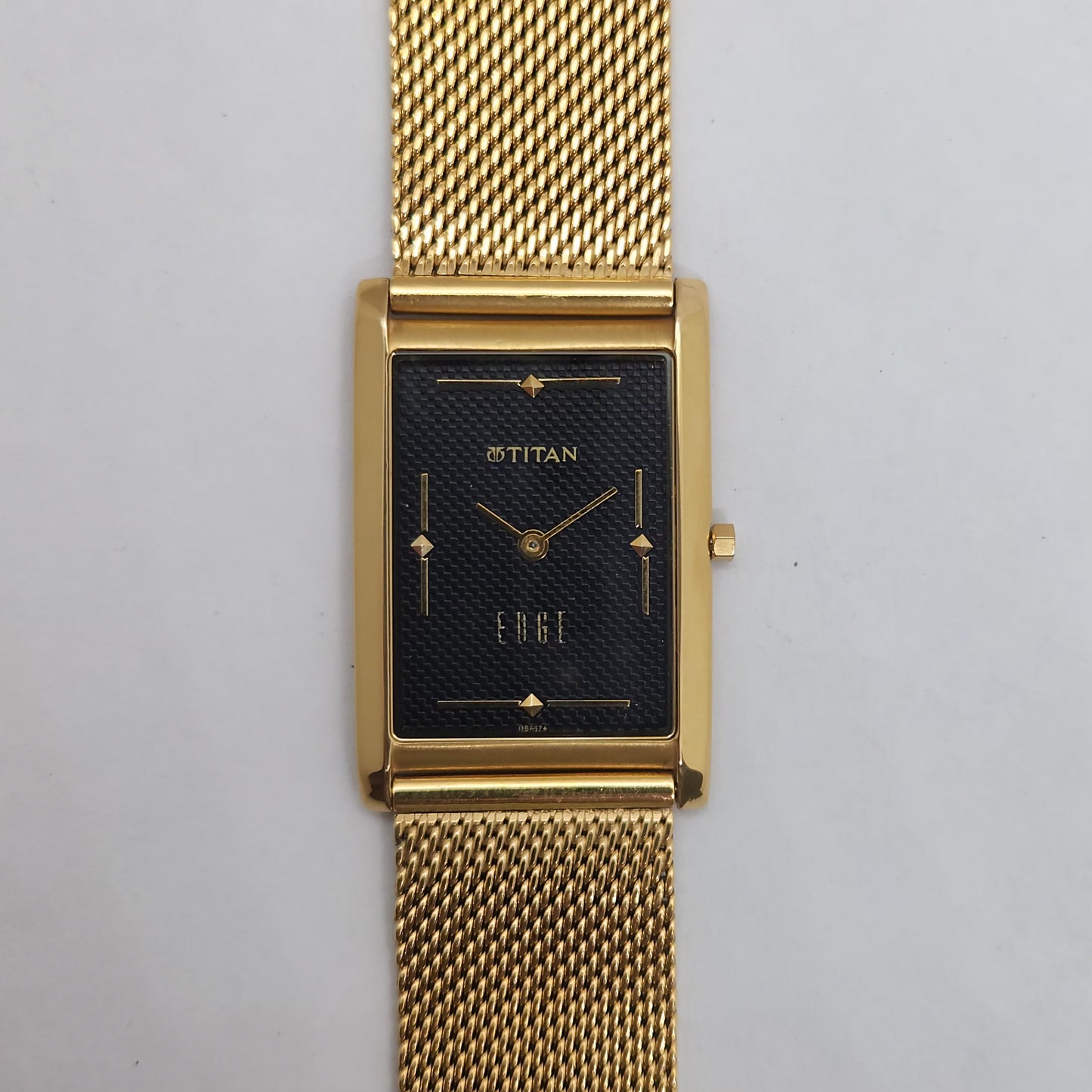 Original TITAN EDGE 1049Y0A Black Face 28MM Gold Case Men's Watch OG162