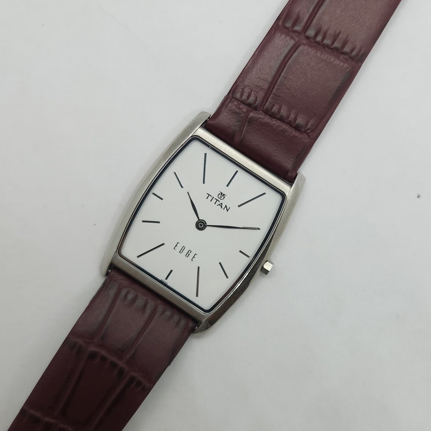 Original TITAN EDGE 1044YBB Rectangular White Face 28MM Case Men's Watch OG151