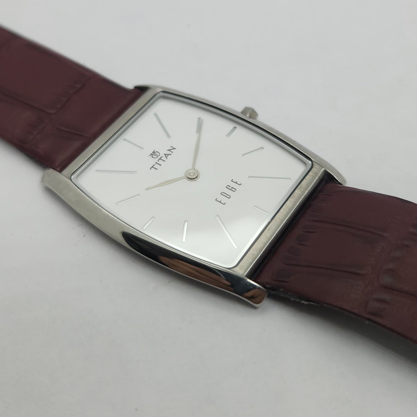 Original TITAN EDGE 1044YBB Rectangular White Face 28MM Case Men's Watch OG151