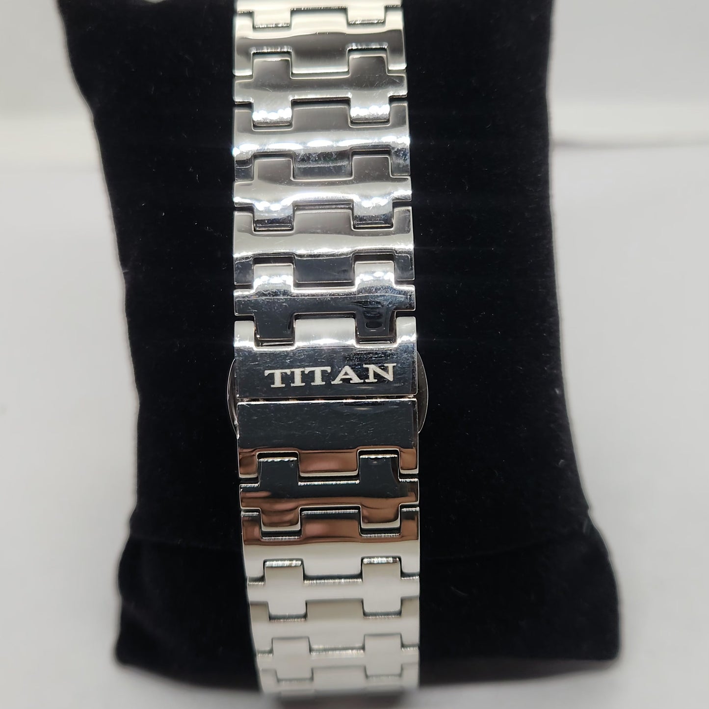 Original TITAN EDGE 1043BBD31 Rectangular Black Face 29MM Case Men's Watch OG164