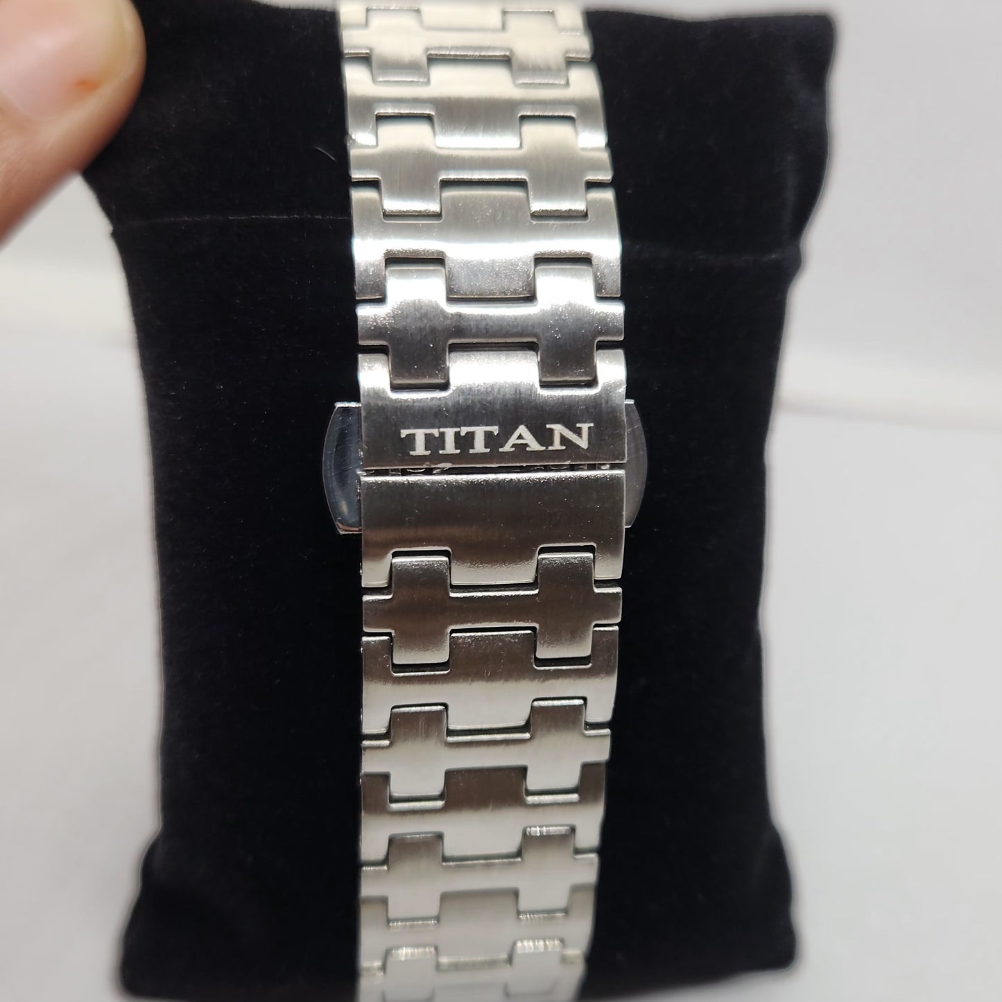 Original TITAN EDGE 1044YCB White Face 29MM Case Men's Wrist Watch OG165
