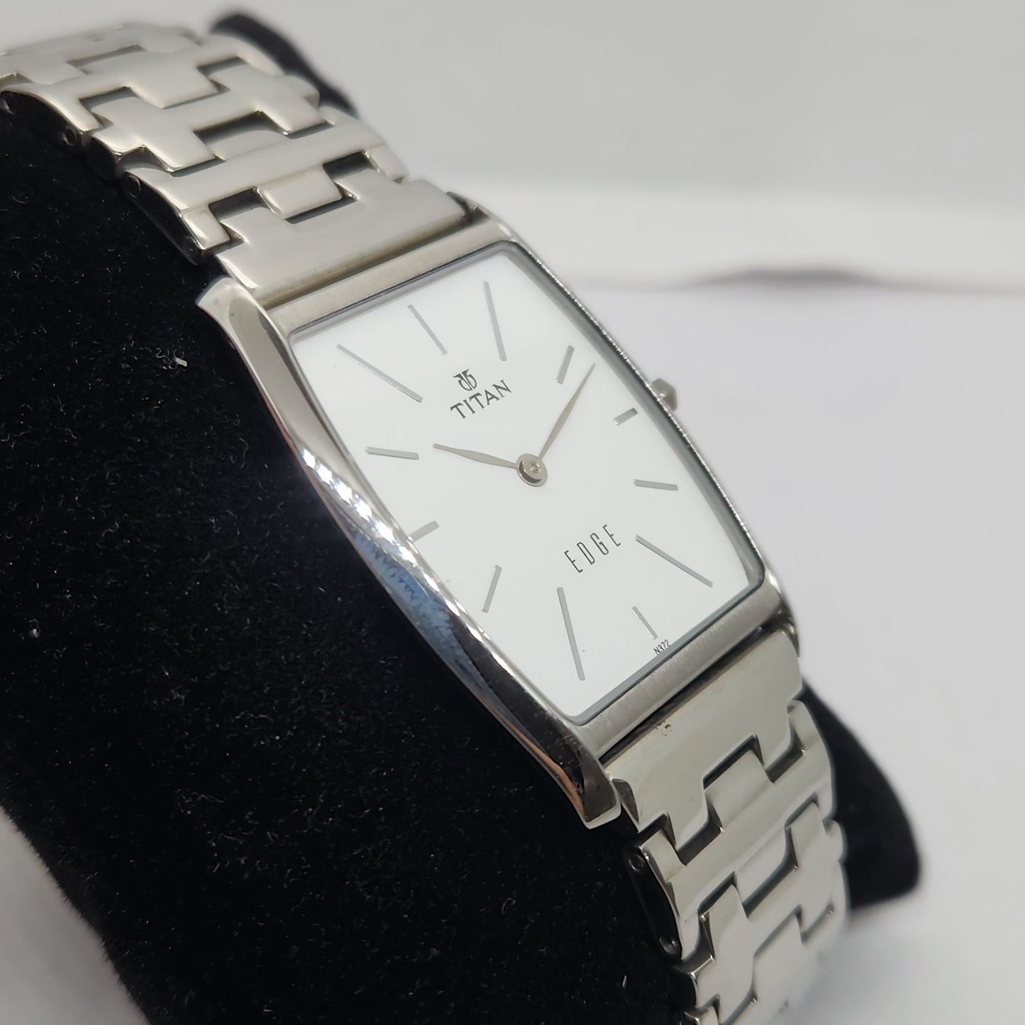 Original TITAN EDGE 1044YAB White Face 29MM Case Men's Watch OG166