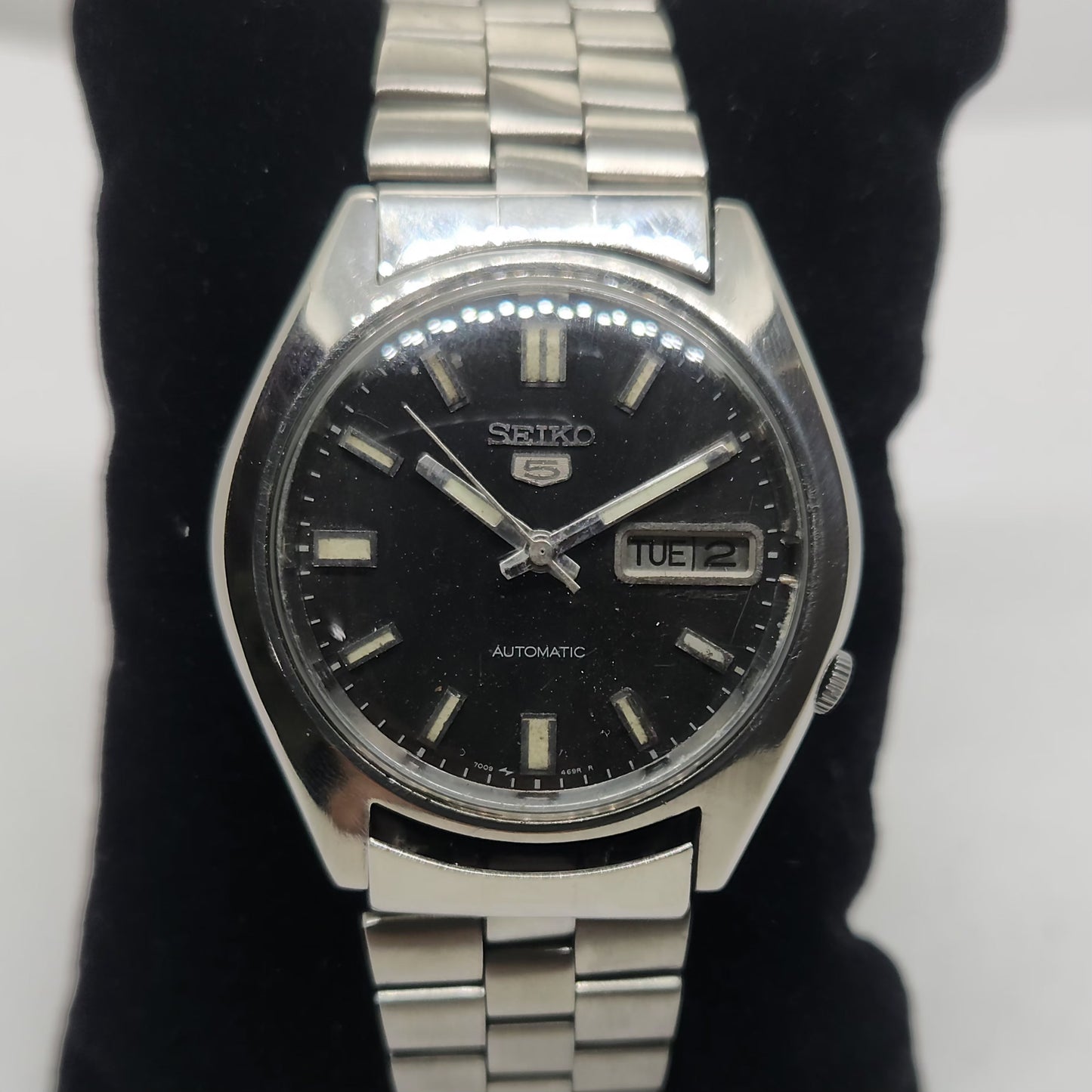 Vintage 1980 Original Seiko 5 Automatic 7009-8210 Black face 17 Jewels Day-Date Japanese Men's Wrist Watch OG198