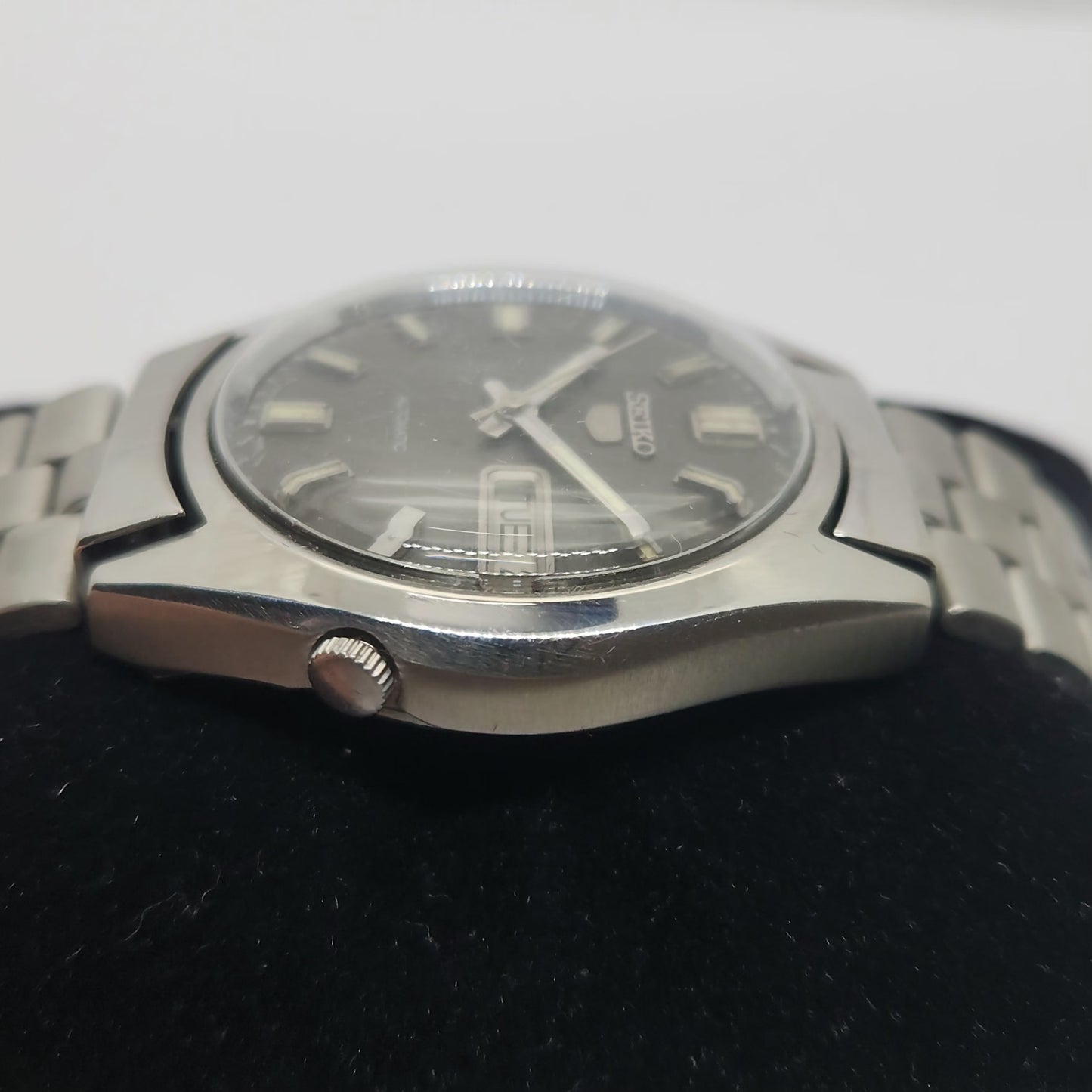 Vintage 1980 Original Seiko 5 Automatic 7009-8210 Black face 17 Jewels Day-Date Japanese Men's Wrist Watch OG198