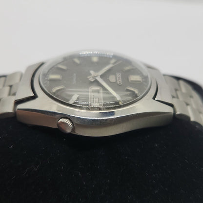 Vintage 1980 Original Seiko 5 Automatic 7009-8210 Black face 17 Jewels Day-Date Japanese Men's Wrist Watch OG198