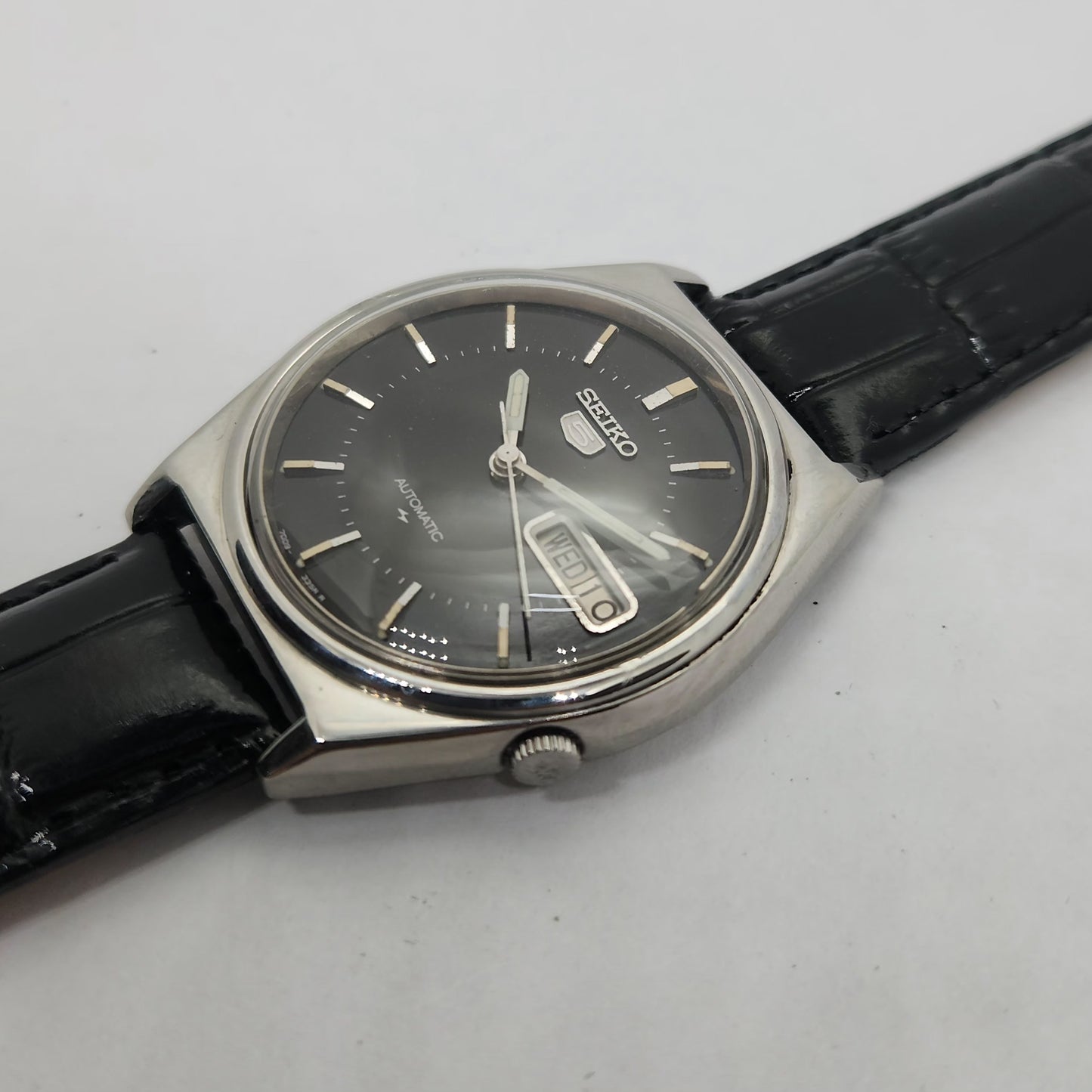 Vintage 1980 Original Seiko 5 Automatic 7009-3140 Black face 17 Jewels Day-Date Japanese Men's Wrist Watch OG205