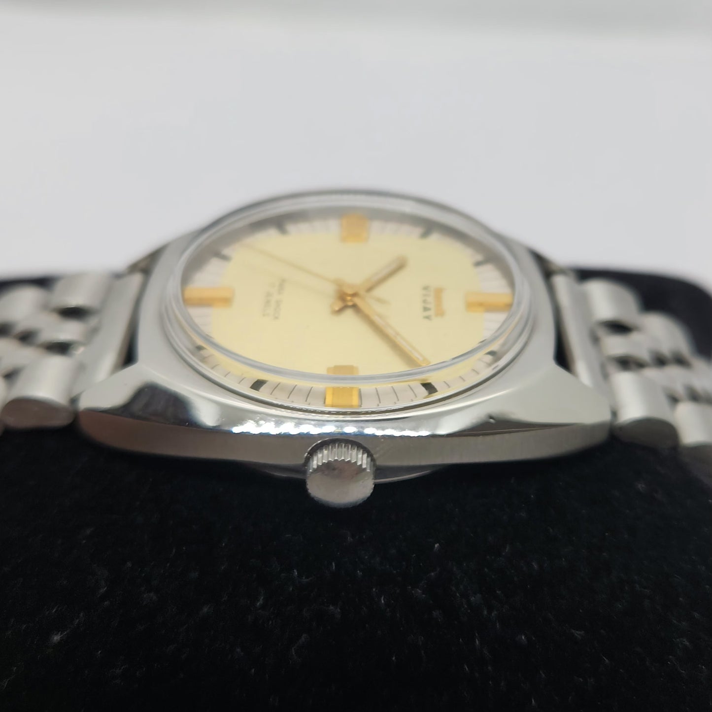 Vintage Original HMT Vijay Hand Winding 17 Jewels Gold Face Men's Wrist Watch OG262