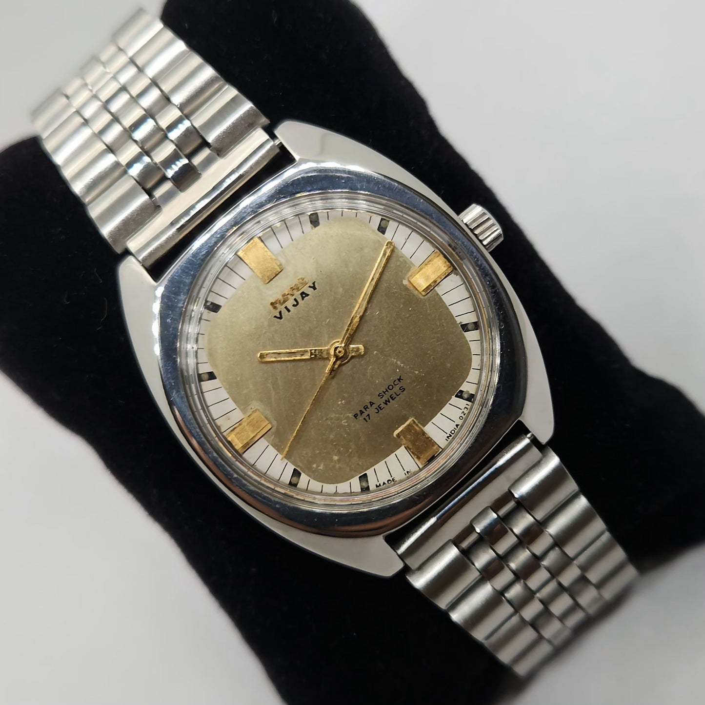 Vintage Original HMT Vijay Hand Winding 17 Jewels Gold Face Men's Wrist Watch OG263