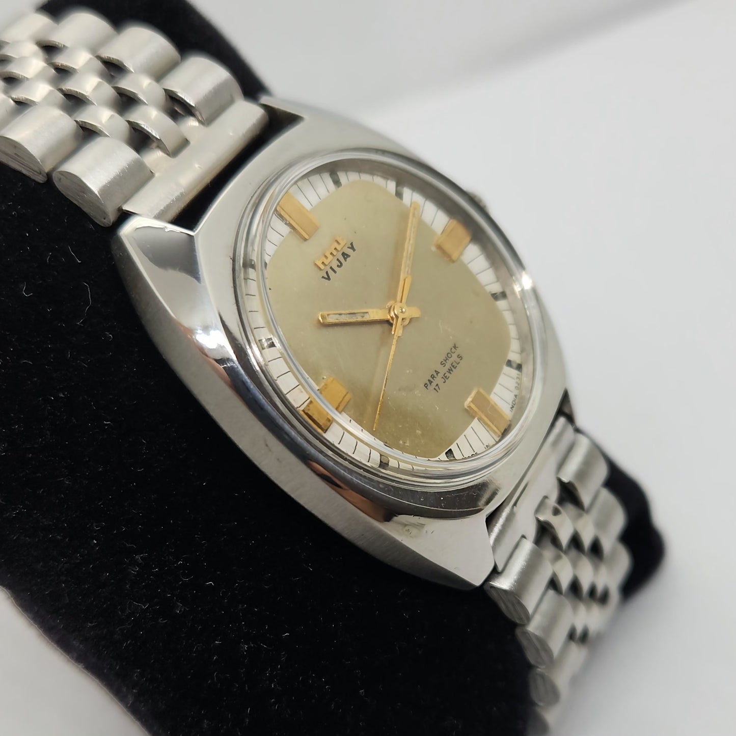 Vintage Original HMT Vijay Hand Winding 17 Jewels Gold Face Men's Wrist Watch OG263