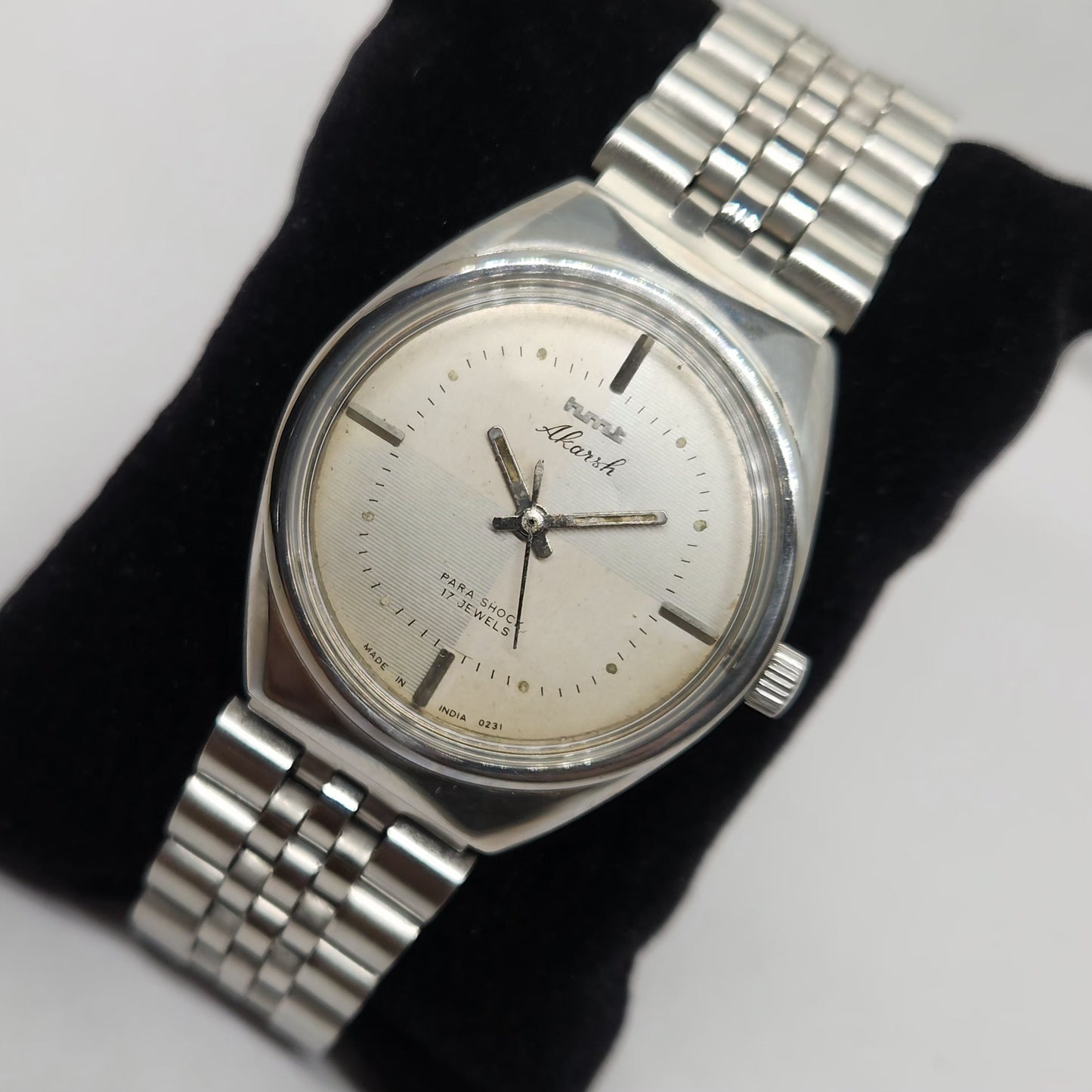 Vintage Original HMT Akarsh Hand Winding 17 Jewels Off White Face Men's Wrist Watch OG281