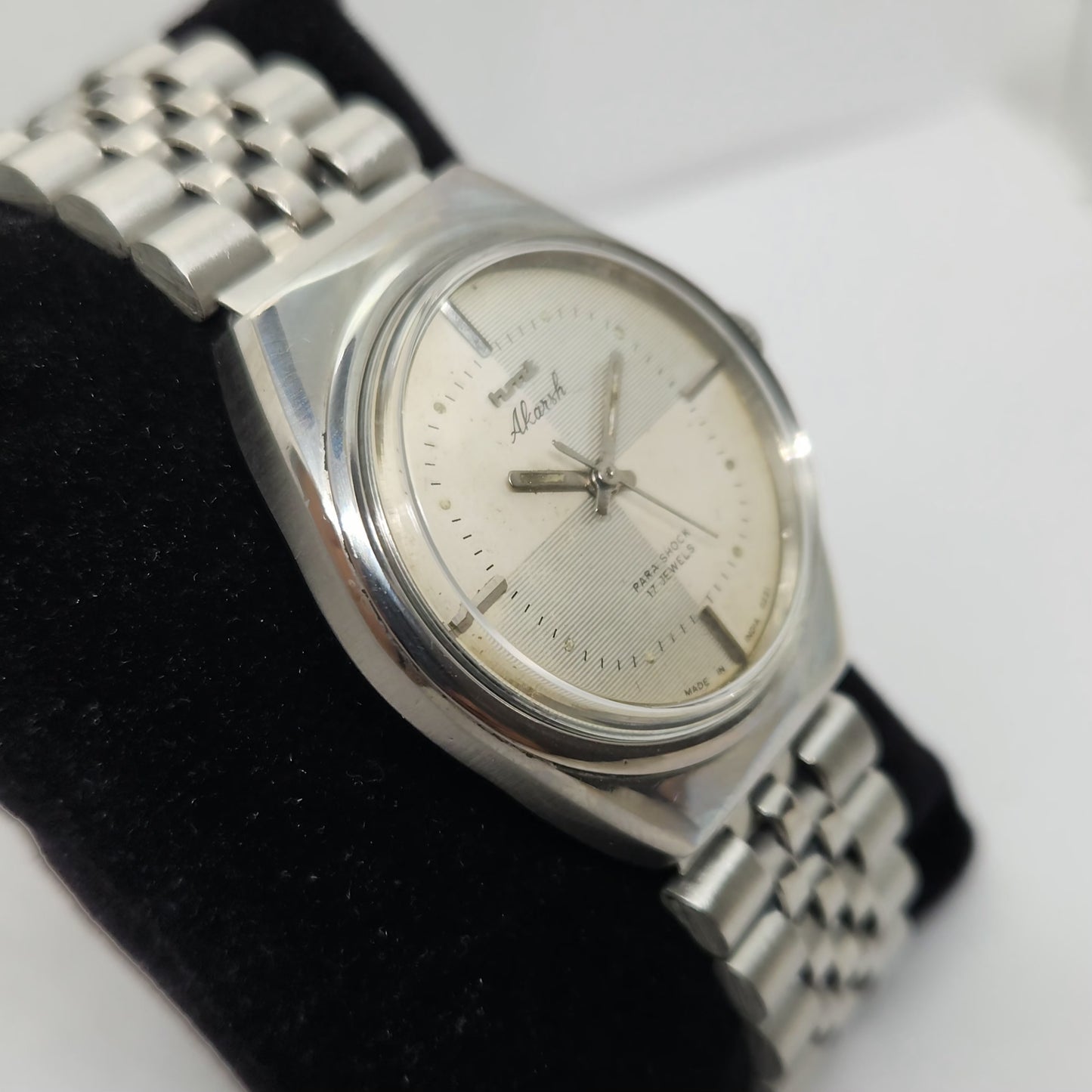 Vintage Original HMT Akarsh Hand Winding 17 Jewels Off White Face Men's Wrist Watch OG281