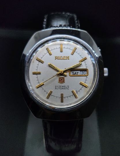 Vintage Ricoh R31 Automatic Silver Face New Strap 21 Jewels Day-Date Men's Wrist Watch AS17