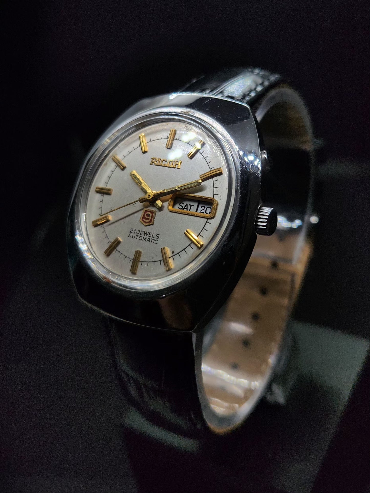 Vintage Ricoh R31 Automatic Silver Face New Strap 21 Jewels Day-Date Men's Wrist Watch AS17