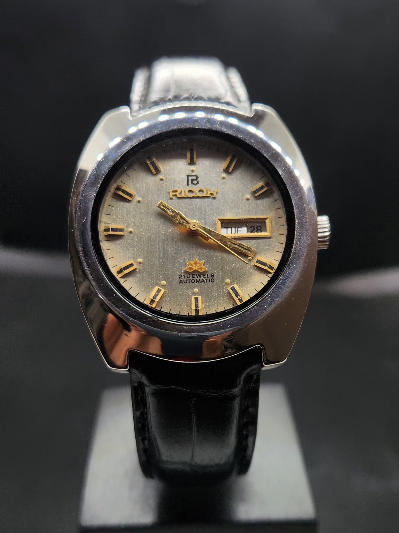 Vintage Ricoh R31 Automatic Silver Face New Strap 21 Jewels Day-Date Men's Wrist Watch AS22
