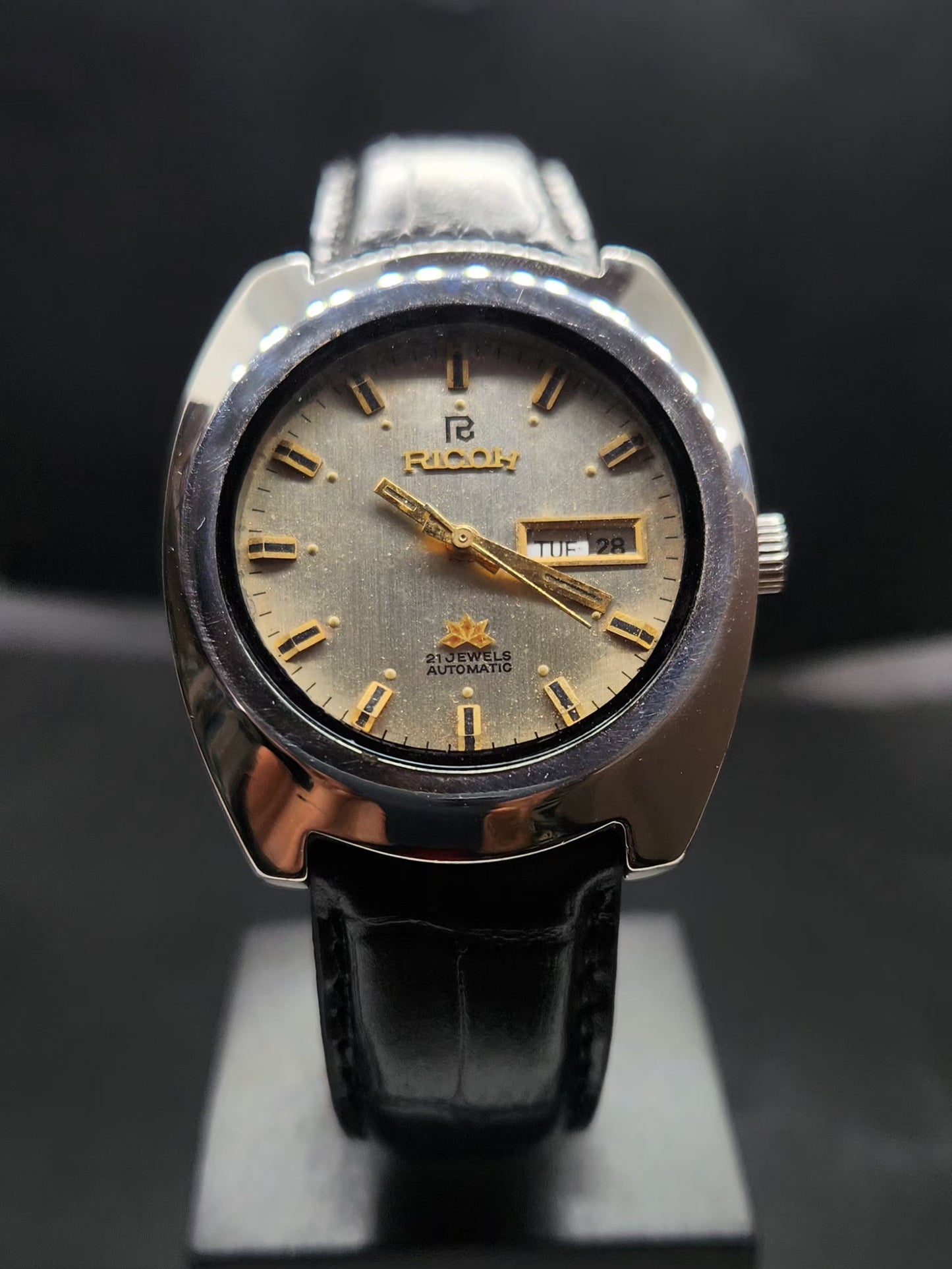 Vintage Ricoh R31 Automatic Silver Face New Strap 21 Jewels Day-Date Men's Wrist Watch AS22