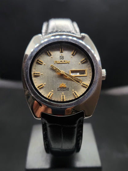 Vintage Ricoh R31 Automatic Silver Face New Strap 21 Jewels Day-Date Men's Wrist Watch AS22