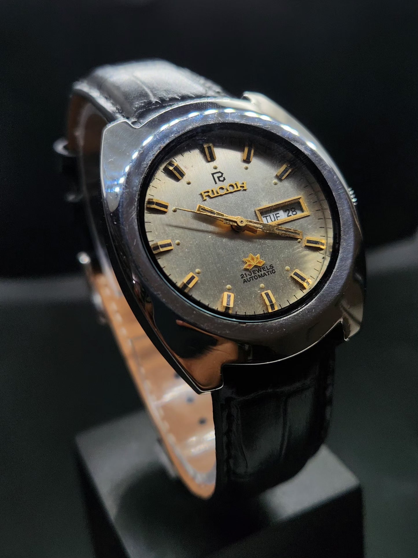 Vintage Ricoh R31 Automatic Silver Face New Strap 21 Jewels Day-Date Men's Wrist Watch AS22