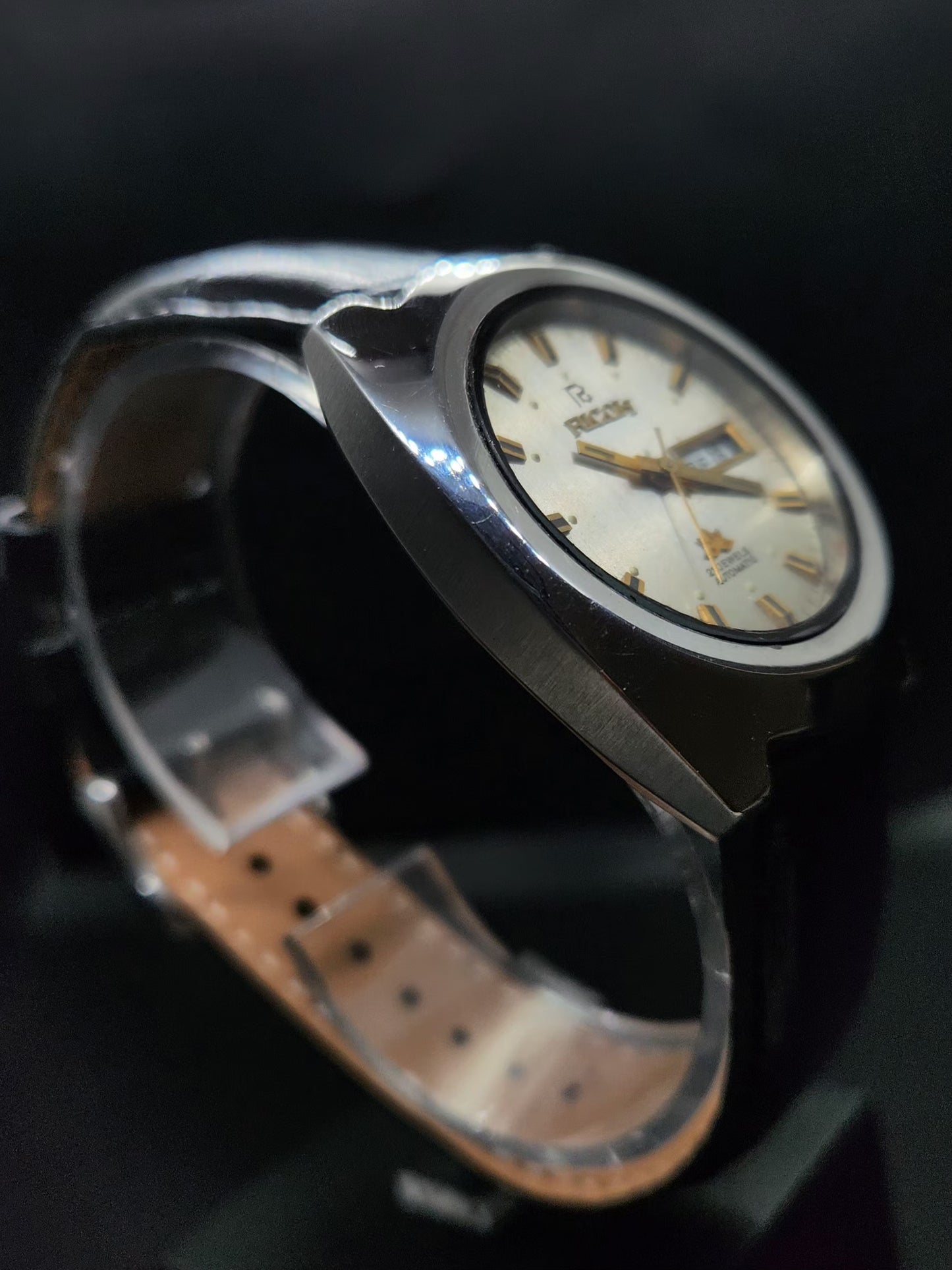Vintage Ricoh R31 Automatic Silver Face New Strap 21 Jewels Day-Date Men's Wrist Watch AS22