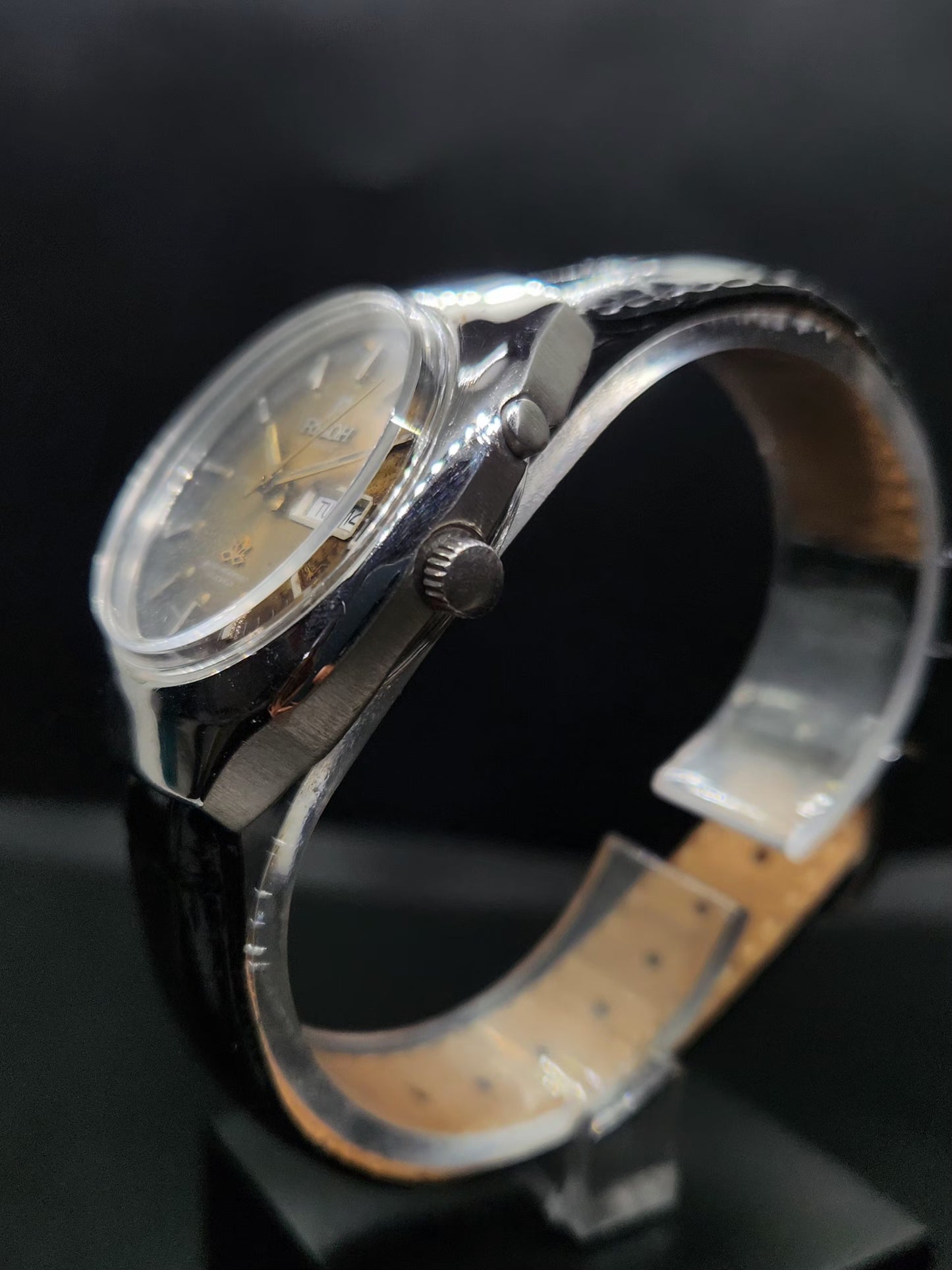 Vintage Ricoh R31 Automatic Gold Face New Strap 21 Jewels Day-Date Men's Wrist Watch AS24