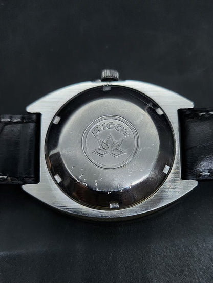 Vintage Ricoh R31 Automatic Red Face New Strap 21 Jewels Day-Date Men's Wrist Watch AS37