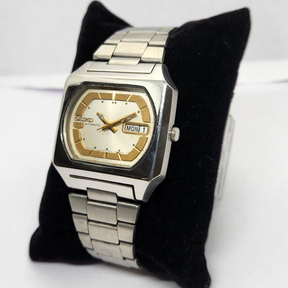 Vintage 1976 Original Seiko 5 Automatic 6110-8000 Silver face 21 Jewels Day-Date Japanese Men's Wrist Watch OG206