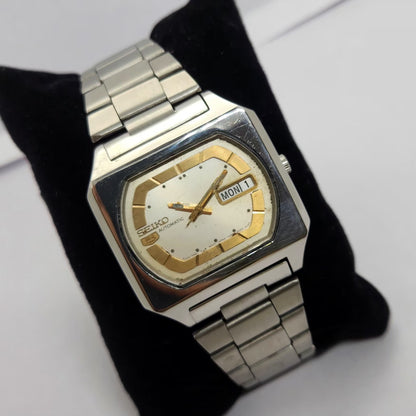 Vintage 1976 Original Seiko 5 Automatic 6110-8000 Silver face 21 Jewels Day-Date Japanese Men's Wrist Watch OG206