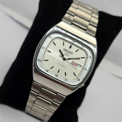 Vintage 1981 Original Seiko 5 Automatic 6309-523A White face 17 Jewels Day-Date Japanese Men's Wrist Watch OG214