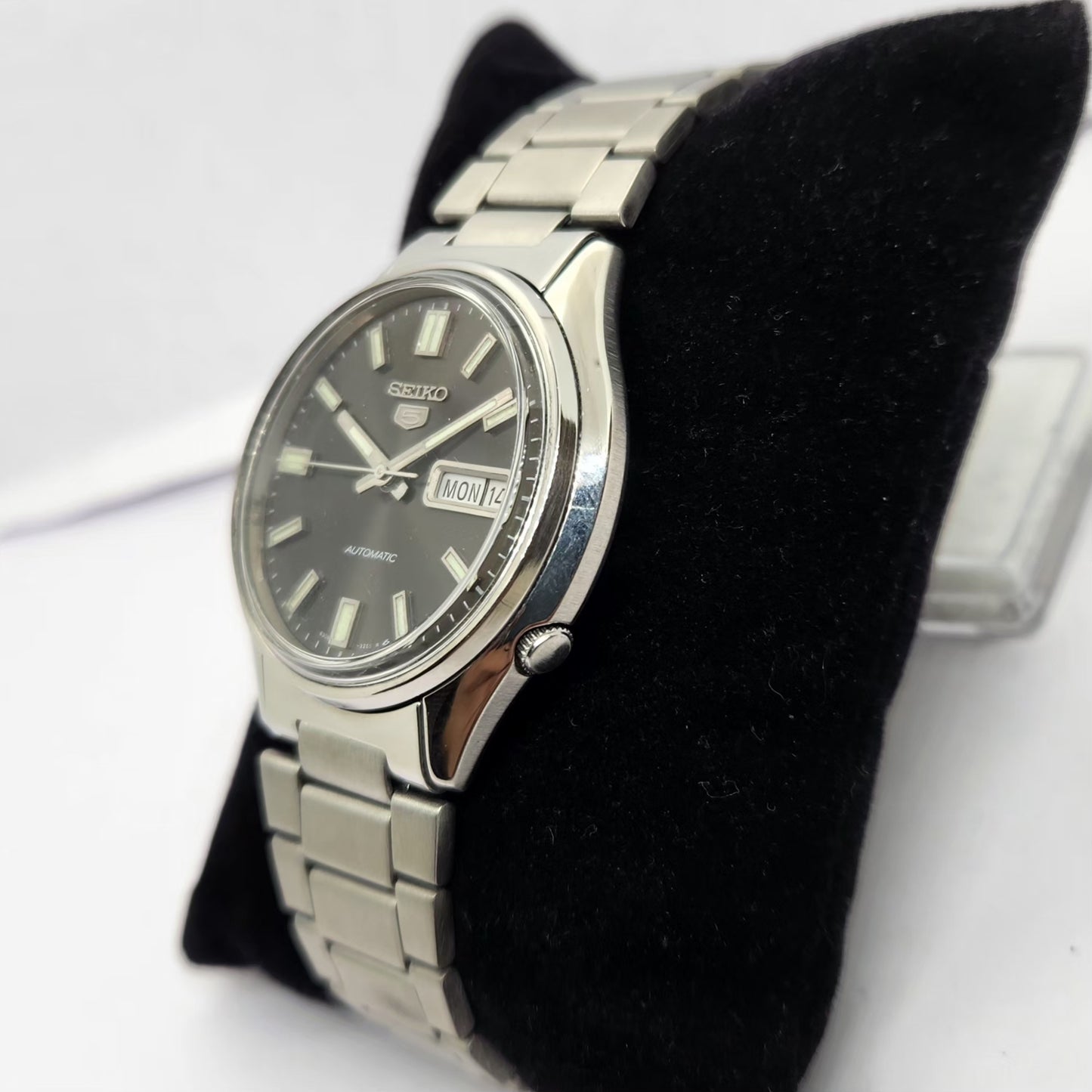 Vintage 1981 Original Seiko 5 Automatic 6309-8230 Black face Day-Date SNXS79K1 Men's Wrist Watch OG215
