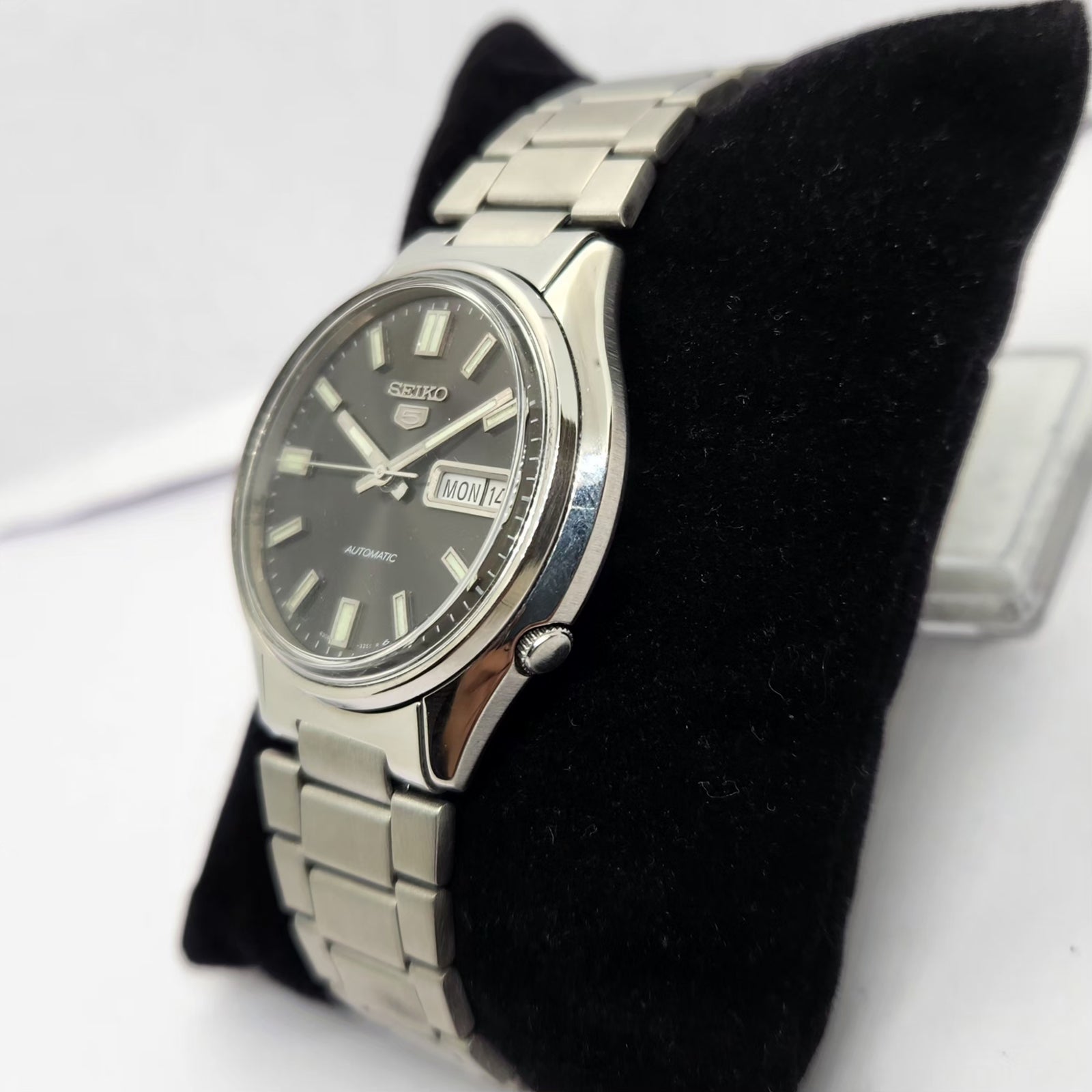 Vintage 1981 Original Seiko 5 Automatic 6309-8230 Black face Day-Date SNXS79K1 Men's Wrist Watch OG215