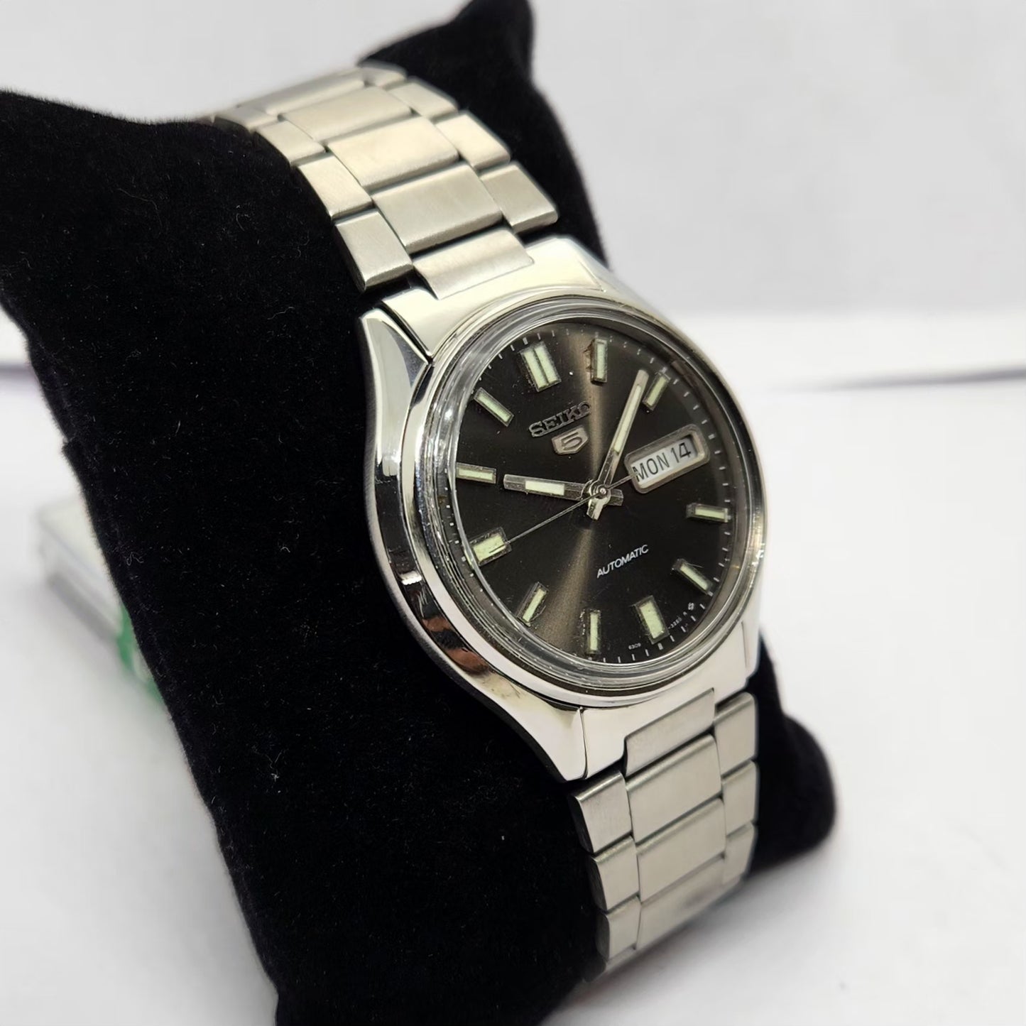 Vintage 1981 Original Seiko 5 Automatic 6309-8230 Black face Day-Date SNXS79K1 Men's Wrist Watch OG215
