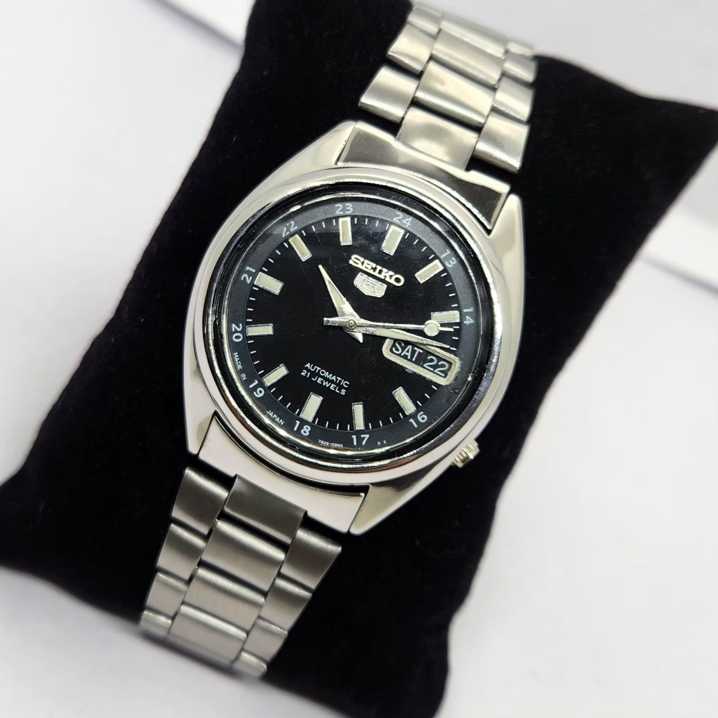Vintage 1981 Original Seiko 5 Automatic 7S26-03E0 Black face 21 Jewels Day-Date Japanese Men's Wrist Watch OG218