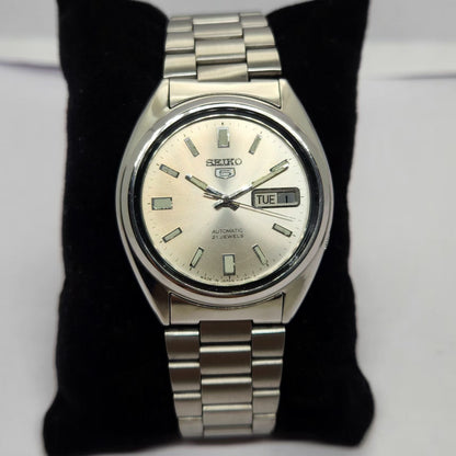 Vintage 1983 Original Seiko 5 Automatic 7009-3040 Silver face 17 Jewels Day-Date Japanese Men's Wrist Watch OG219