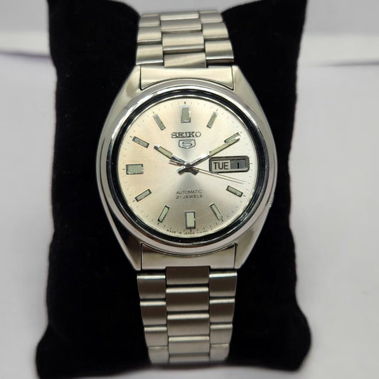 Vintage 1983 Original Seiko 5 Automatic 7009-3040 Silver face 17 Jewels Day-Date Japanese Men's Wrist Watch OG219