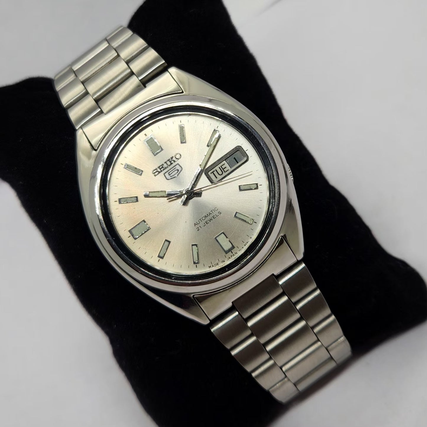 Vintage 1983 Original Seiko 5 Automatic 7009-3040 Silver face 17 Jewels Day-Date Japanese Men's Wrist Watch OG219