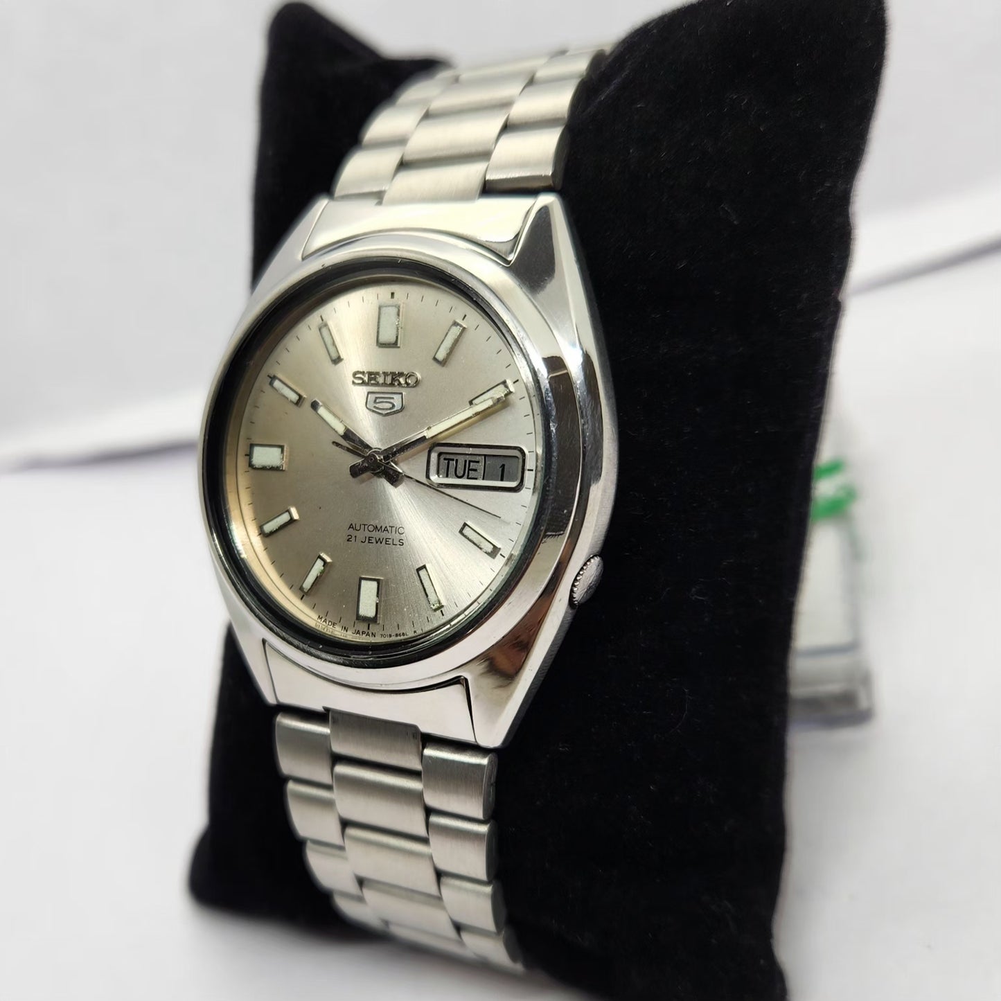 Vintage 1983 Original Seiko 5 Automatic 7009-3040 Silver face 17 Jewels Day-Date Japanese Men's Wrist Watch OG219