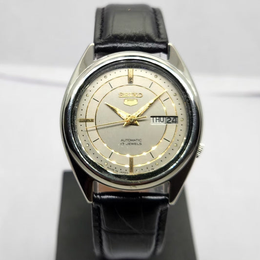 Vintage 1976 Original Seiko 5 Automatic 7009-3040 Grey Face 17 Jewels Day-Date Japanese Men's Wrist Watch OG222