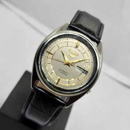 Vintage 1976 Original Seiko 5 Automatic 7009-3040 Grey Face 17 Jewels Day-Date Japanese Men's Wrist Watch OG222