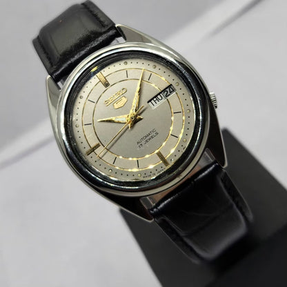 Vintage 1976 Original Seiko 5 Automatic 7009-3040 Grey Face 17 Jewels Day-Date Japanese Men's Wrist Watch OG222