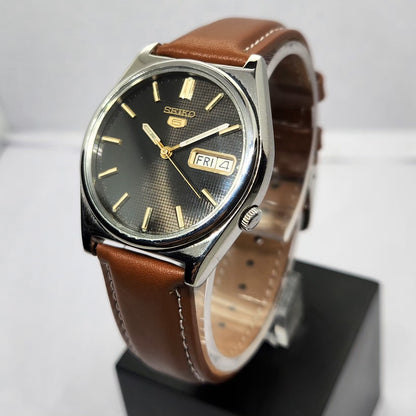 Vintage 1975 Original Seiko 5 Automatic 7019-8180 Black face 21 Jewels Day-Date Japanese Men's Wrist Watch OG214