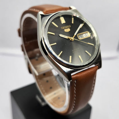 Vintage 1975 Original Seiko 5 Automatic 7019-8180 Black face 21 Jewels Day-Date Japanese Men's Wrist Watch OG214