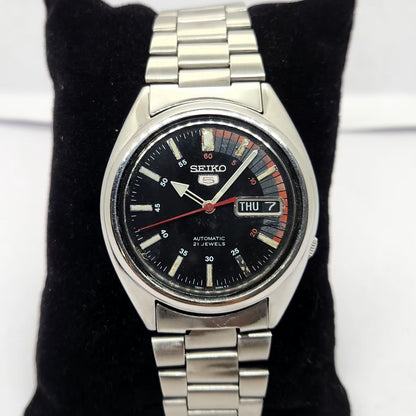 Vintage 1981 Original Seiko 5 Automatic 7S26 Black Face 17 Jewels Day-Date Japanese Men's Wrist Watch OG220