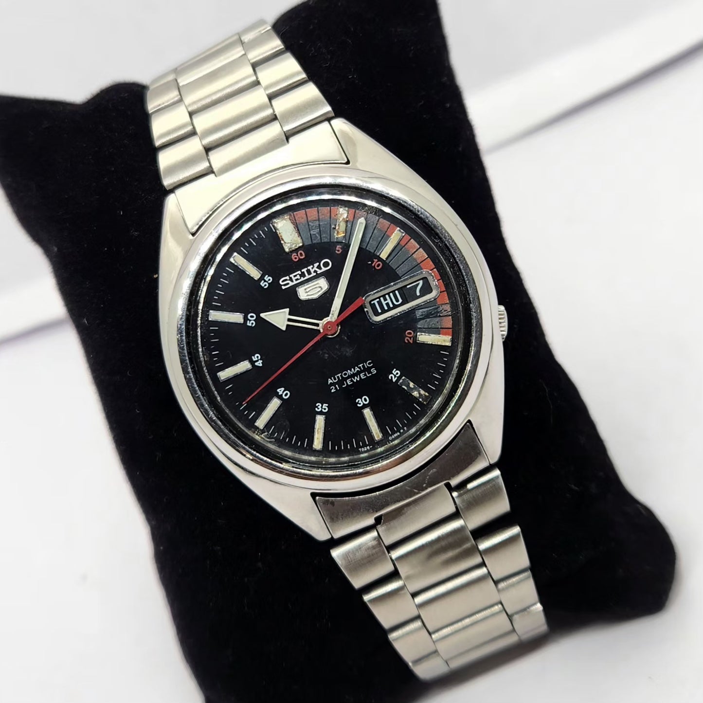 Vintage 1981 Original Seiko 5 Automatic 7S26 Black Face 17 Jewels Day-Date Japanese Men's Wrist Watch OG220