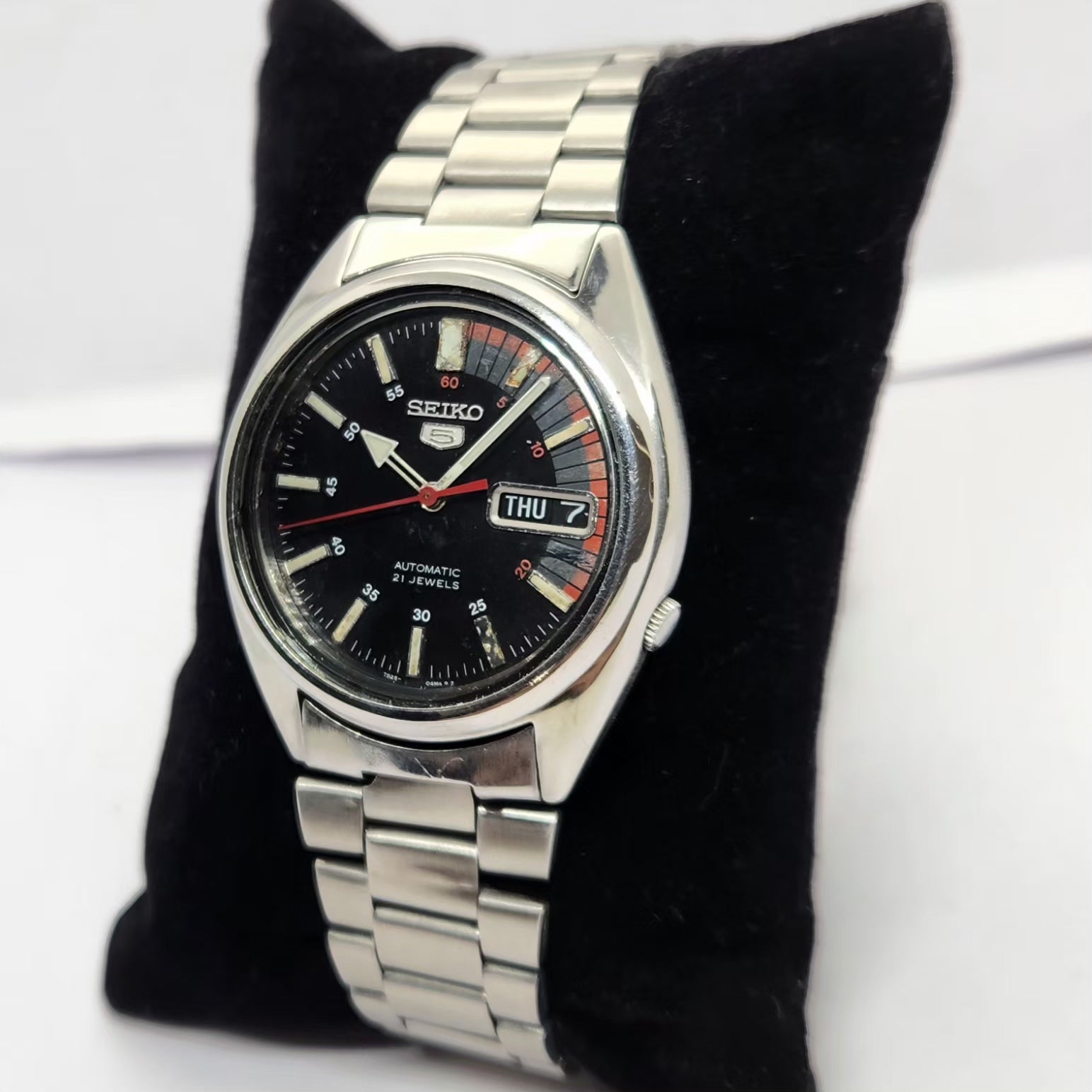 Vintage 1981 Original Seiko 5 Automatic 7S26 Black Face 17 Jewels Day-Date Japanese Men's Wrist Watch OG220