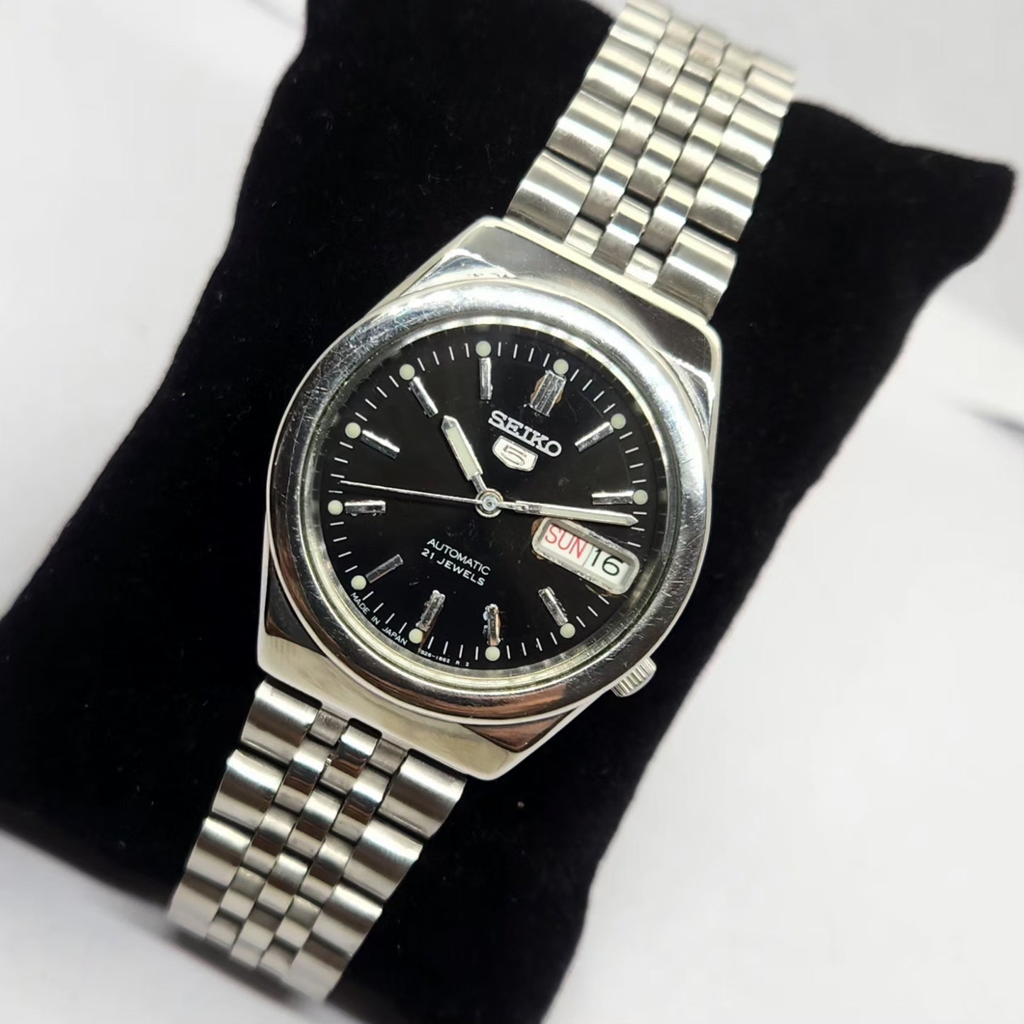 Vintage 1981 Original Seiko 5 Automatic 7S26-0290 Black face 21 Jewels Day-Date Japanese Men's Wrist Watch OG215